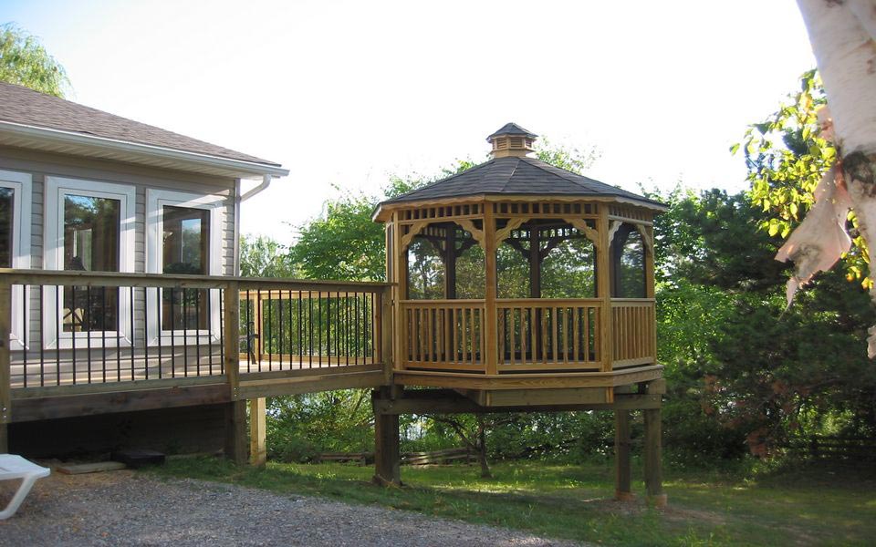 outdoor wooden octagon deck gazebo build in Oshawa
